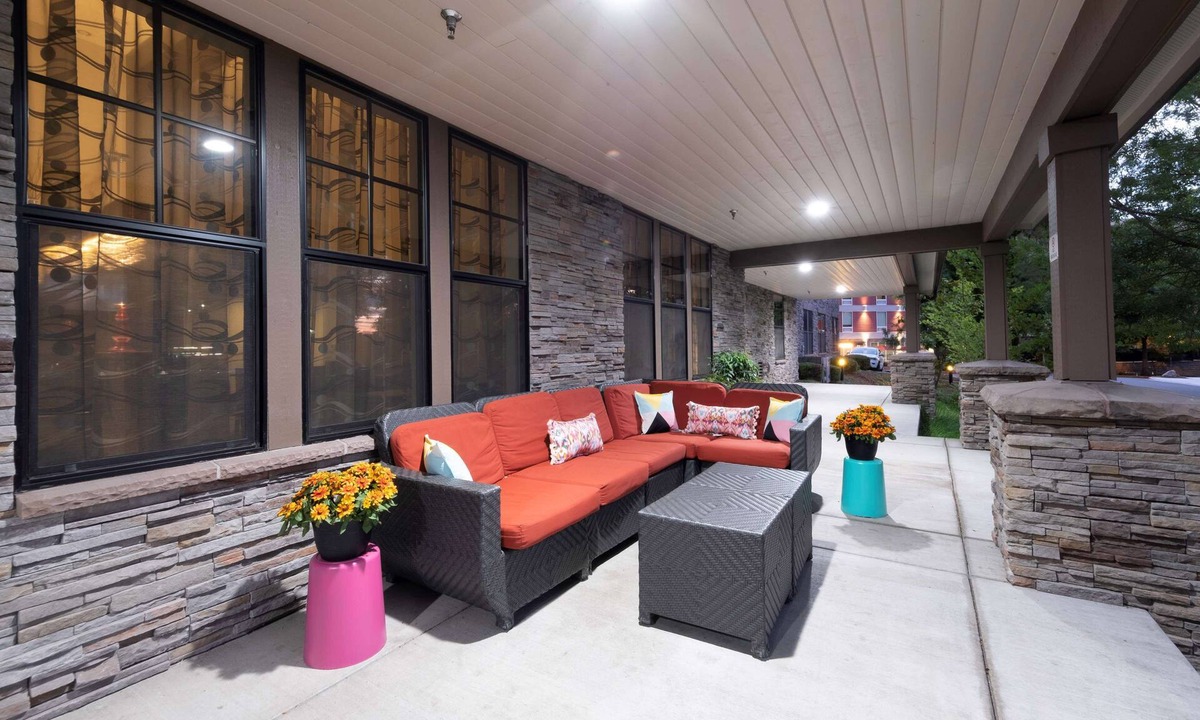 Dupont Hotel | Hampton Inn & Suites DuPont
