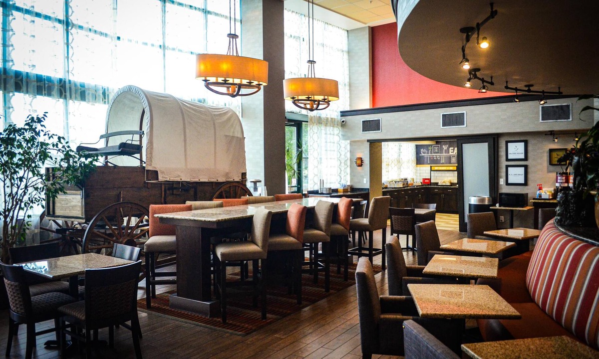 Woodlands Village Hotel | Hampton Inn & Suites Flagstaff