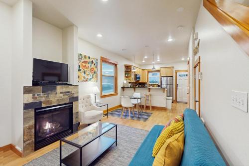 Squire Park House | Happy Central Seattle Townhouse