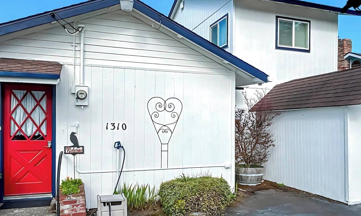 Port Angeles House | Harbor View, Gazebo, Indoor fireplace, Sleeps 6