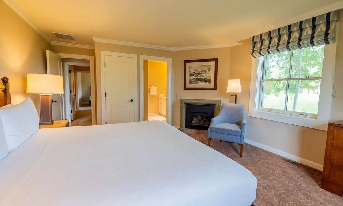 Elkhorn Cottage | Harriman Cottage w/Fireplace, Private Patio & Steps from Village Shops & Trails