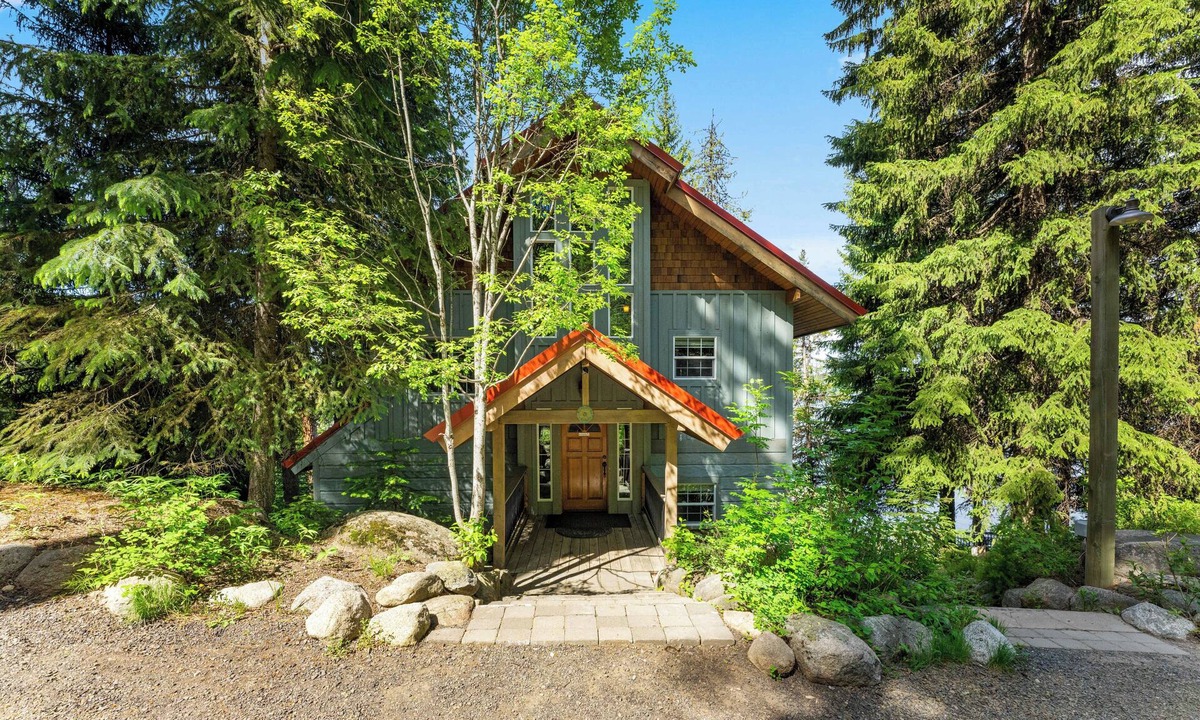 McCall Cabin | Hawks Nest Lodge at LAKESIDE - Private dock access, warm side of Payette Lake
