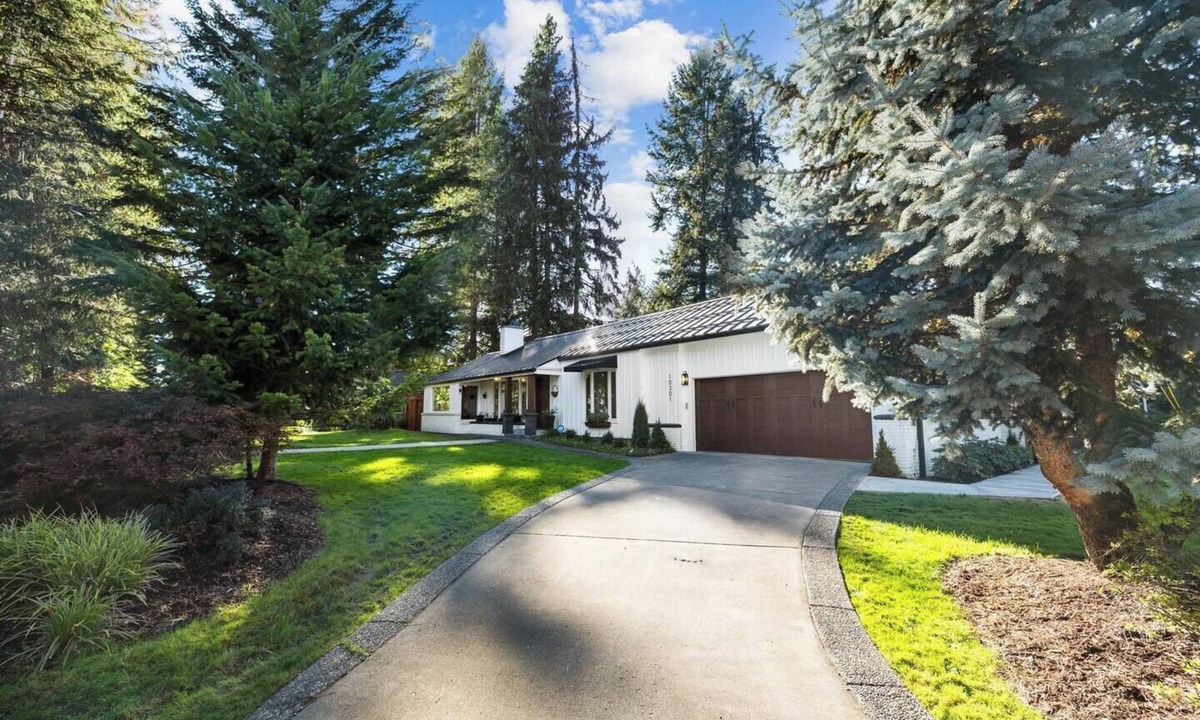 Hayden Lake House | Hayden Lake Home w/Studio Suite & 2 Living Areas