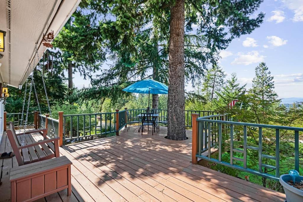 Clarksville House | Hayden Lake Views 2BR Deck Retreat Sleeps 7