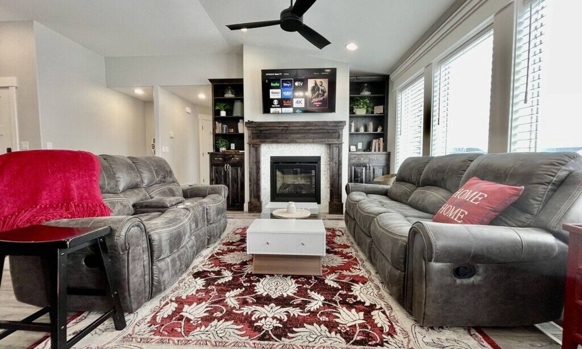 Idaho Falls House | Hazen Home. Family Retreat. Fully equipped home. 2 min to shopping and parks.