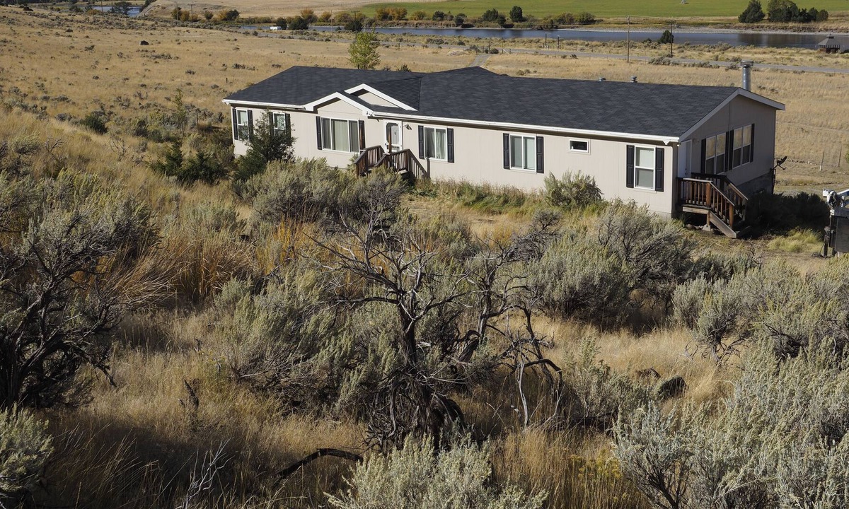 Pray House | Heaven Can Wait. 25 minutes to Yellowstone Park. AC. Foosball/ ping pong/ 2 bars