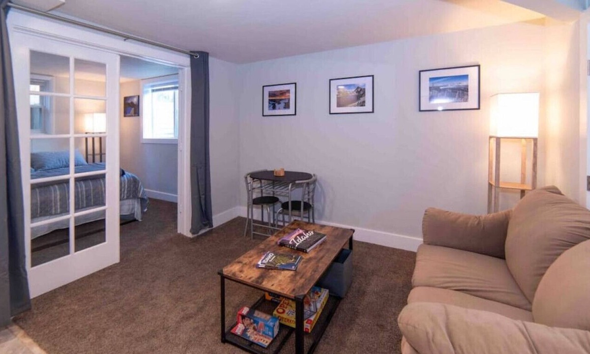Veterans Park Apartment | Heavenly Hideaway West End+Laundry+Kitchette+Patio