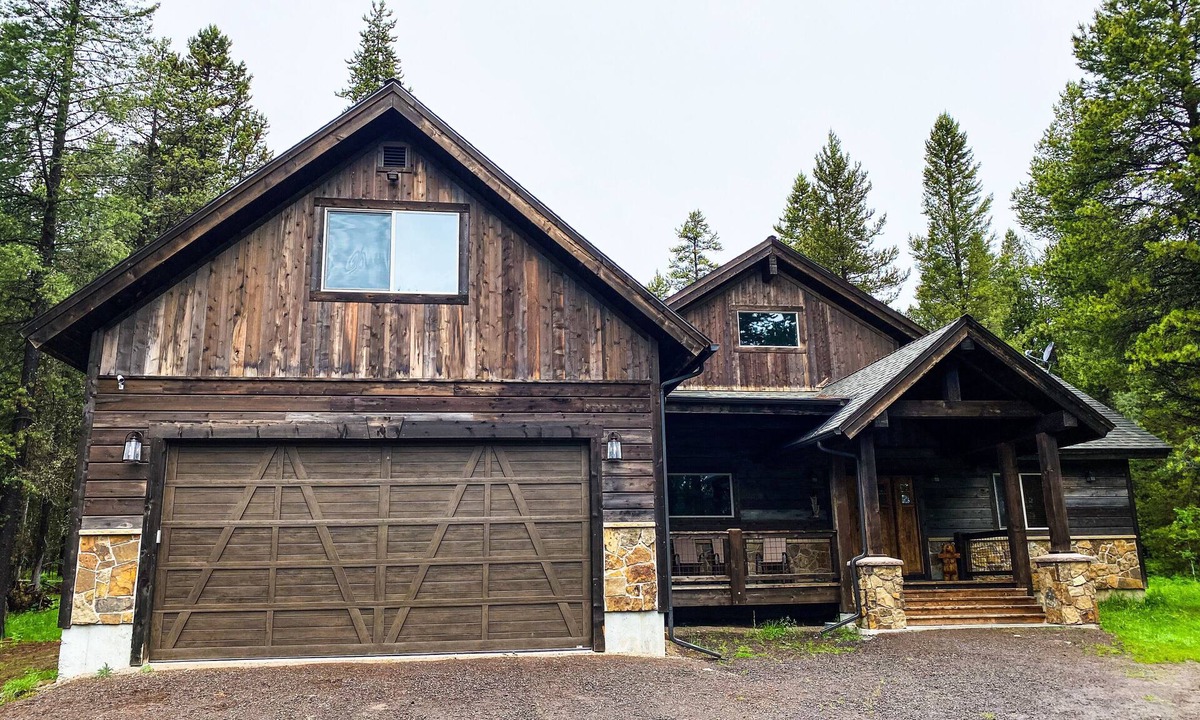 Last Chance Cabin | Henry's Rustic Retreat - Walk to Henry's Outlet - 20 mins to West Yellowstone!