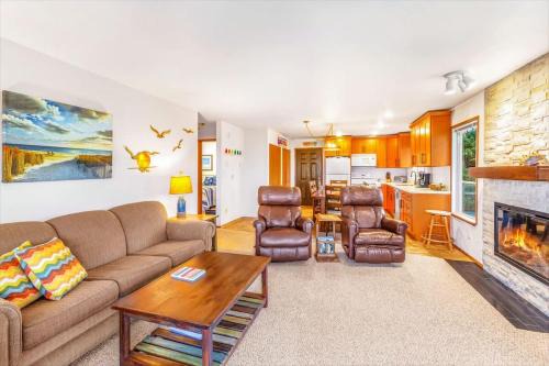 Moclips House | Hi-Tide Resort Queen Bed Unit 12