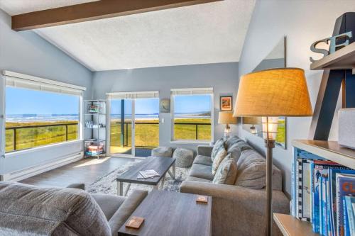 Moclips House | Hi-Tide Resort Top Floor Queen Bed Unit 32