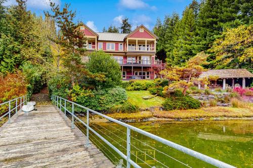 Rollingbay House | Hidden Cove Hideaway