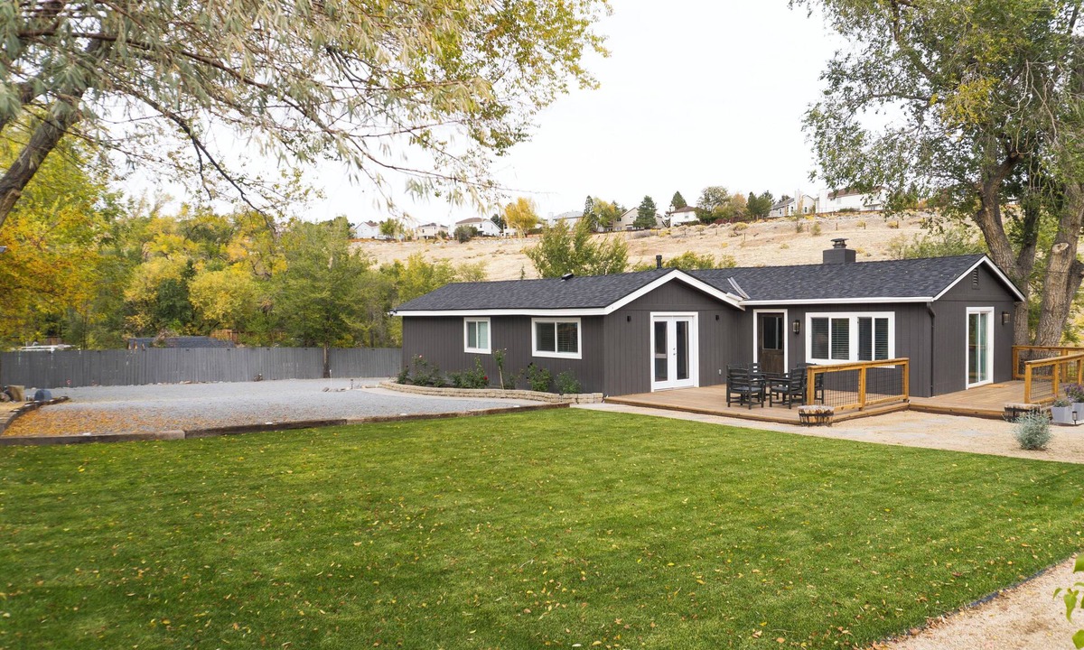 Reno House | Hidden Oasis 3BD/2.5BA on secluded 1/2 acre. Sleeps 8, near Reno/Tahoe