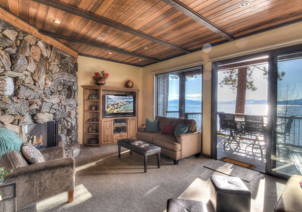 Brockway Apartment | High End Lakefront Home in Brockway Springs Resort