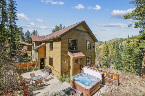 Breckenridge Heights House | High Point Lodge, Private Home, Cozy Patio Area and Hot Tub!