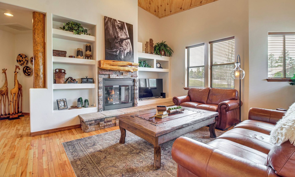 Torreon House | Hike & Explore: Show Low Gem w/Deck & Grill!