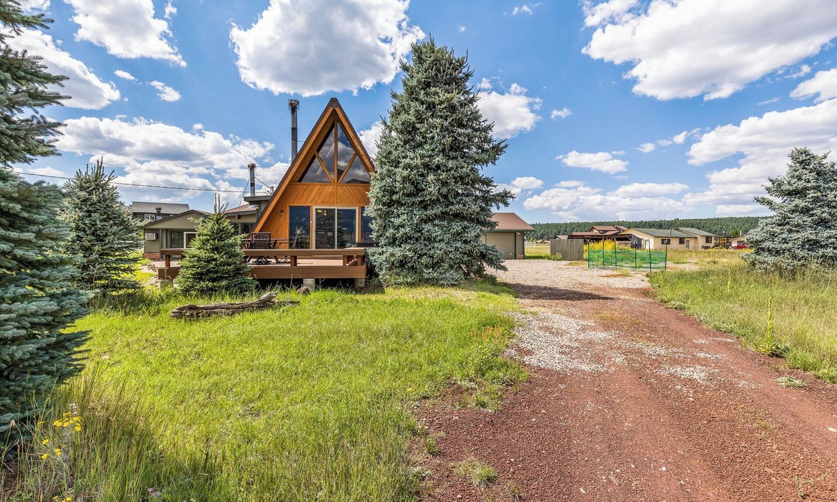 Baderville Ski Chalet | Hike, Ski, Stargaze: Flagstaff Cabin with Breath-Taking Views