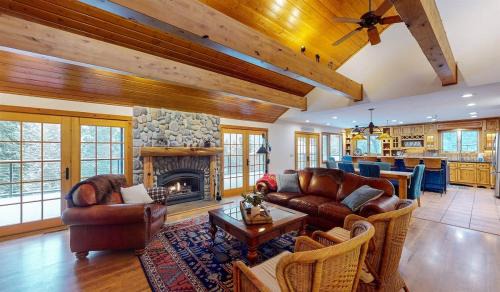 Hayden View Estates House | Hilltop Lodge - Beautiful Hayden Lake Home W Deck