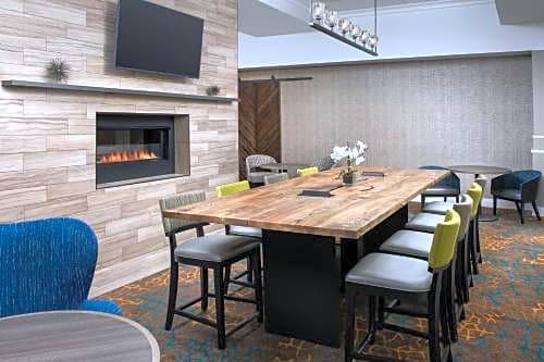 Brownstown Hotel | Hilton Garden Inn Yakima Downtown