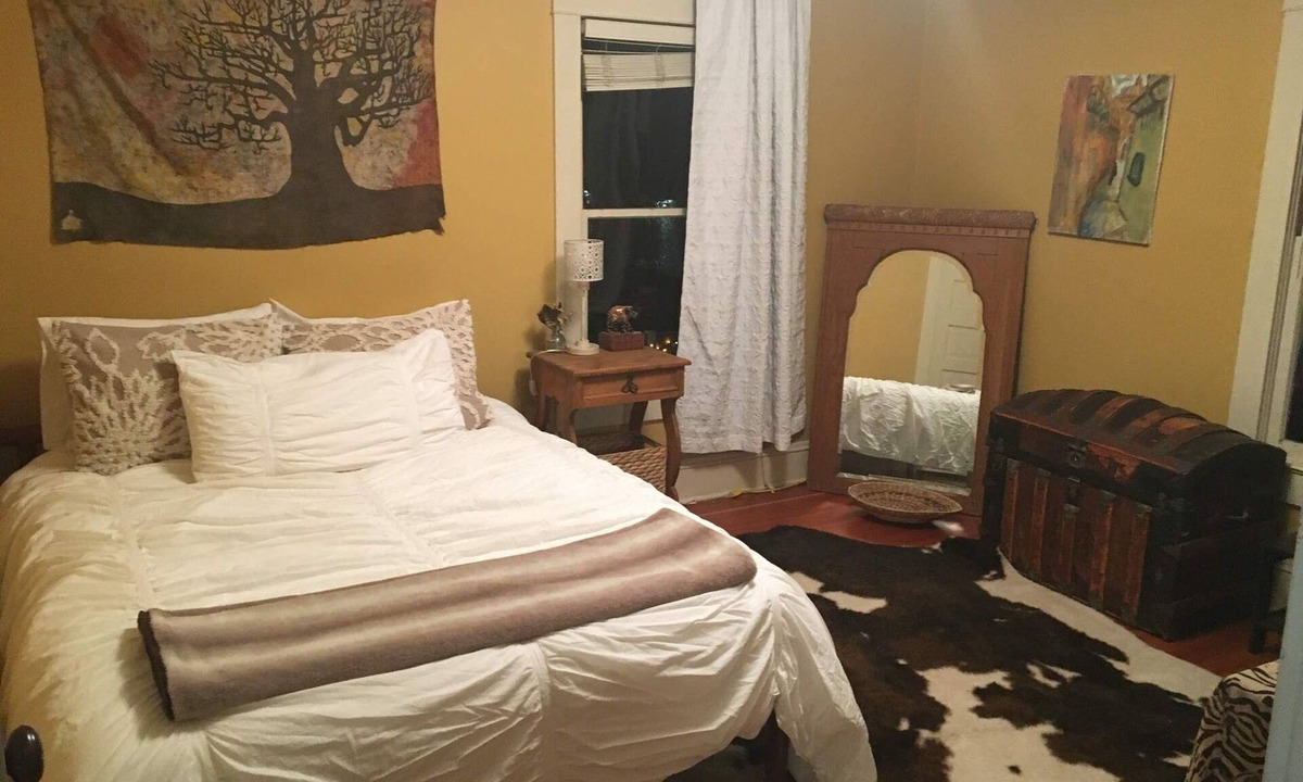 Sunnyside House | Historic, charming home. Amazing location!