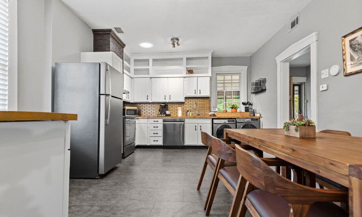 St. Charles Apartment | Historic Main St. Customs House Upstairs Apartment