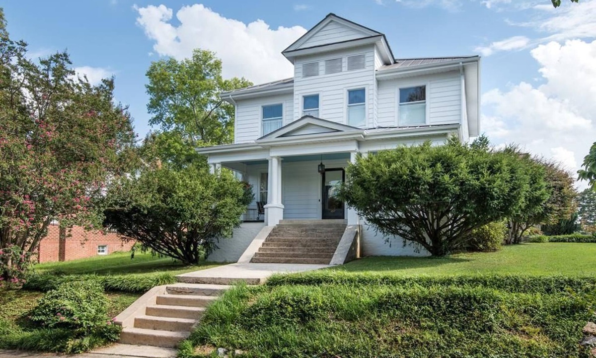 Sheffield House | Historic Song Ranch Manor