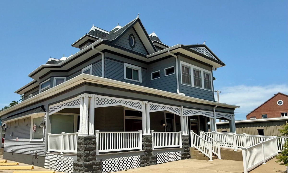Beatrice House | HISTORICAL & CHARMING RETREAT: 5-bedroom home ready for your stay!