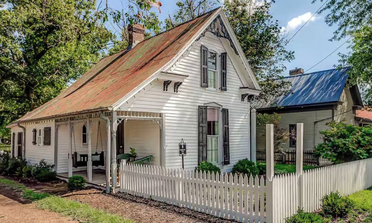 Leipers Fork House | History Meets Luxury - Dreamy Sweeney Cottage