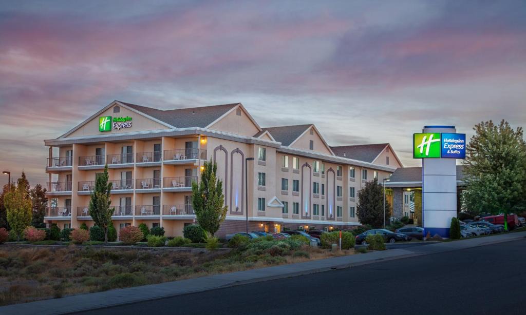 South Richland Hotel | Holiday Inn Express Hotel & Suites Richland