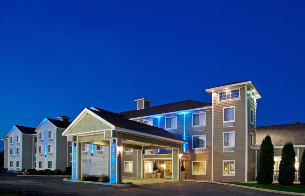 New Buffalo Hotel | Holiday Inn Express & Suites New Buffalo, MI by IHG