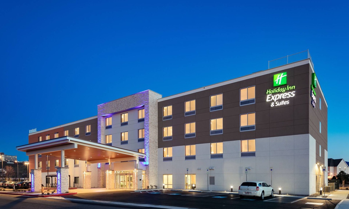 Medford Hotel | Holiday Inn Express & Suites Medford by IHG