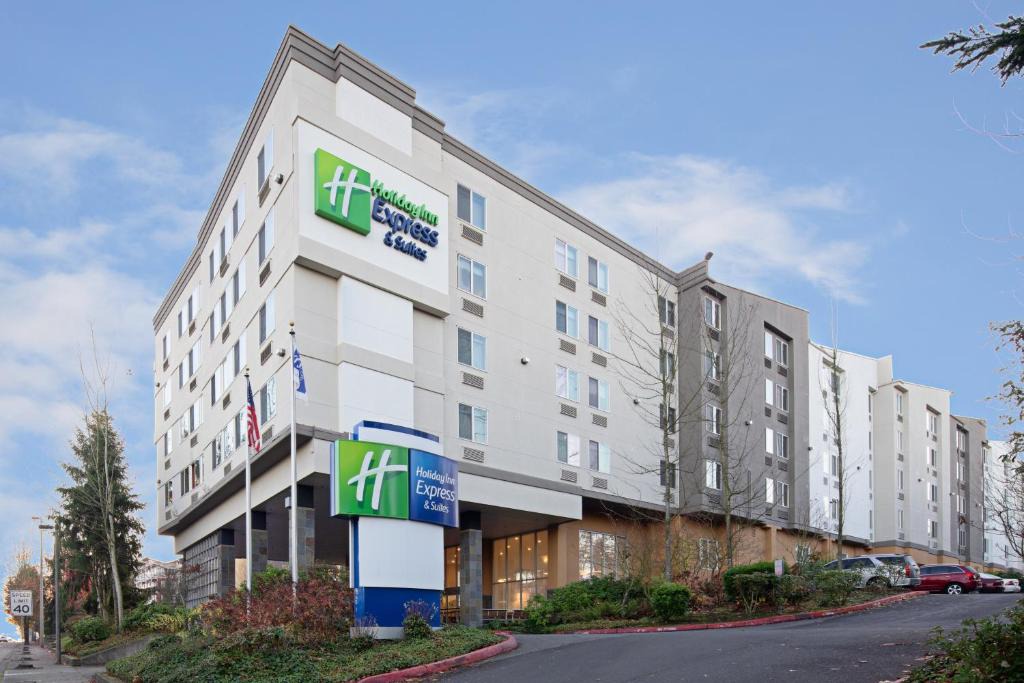 SeaTac Hotel | Holiday Inn Express & Suites Seattle-Sea-Tac Airport by IHG