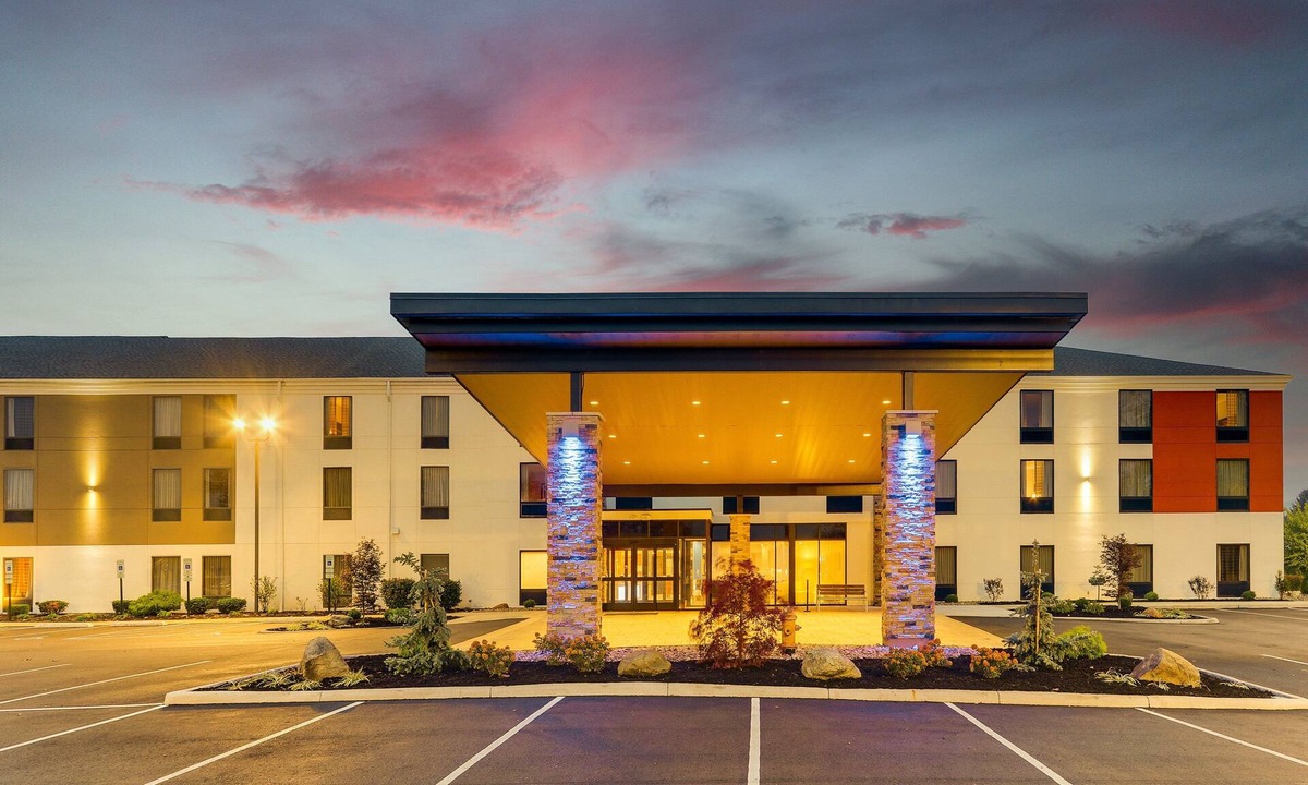 Troy Hotel | Holiday Inn Express & Suites Troy by IHG
