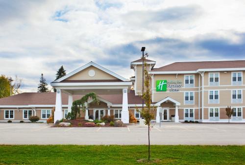 Iron Mountain Hotel | Holiday Inn Express & Suites Iron Mountain by IHG