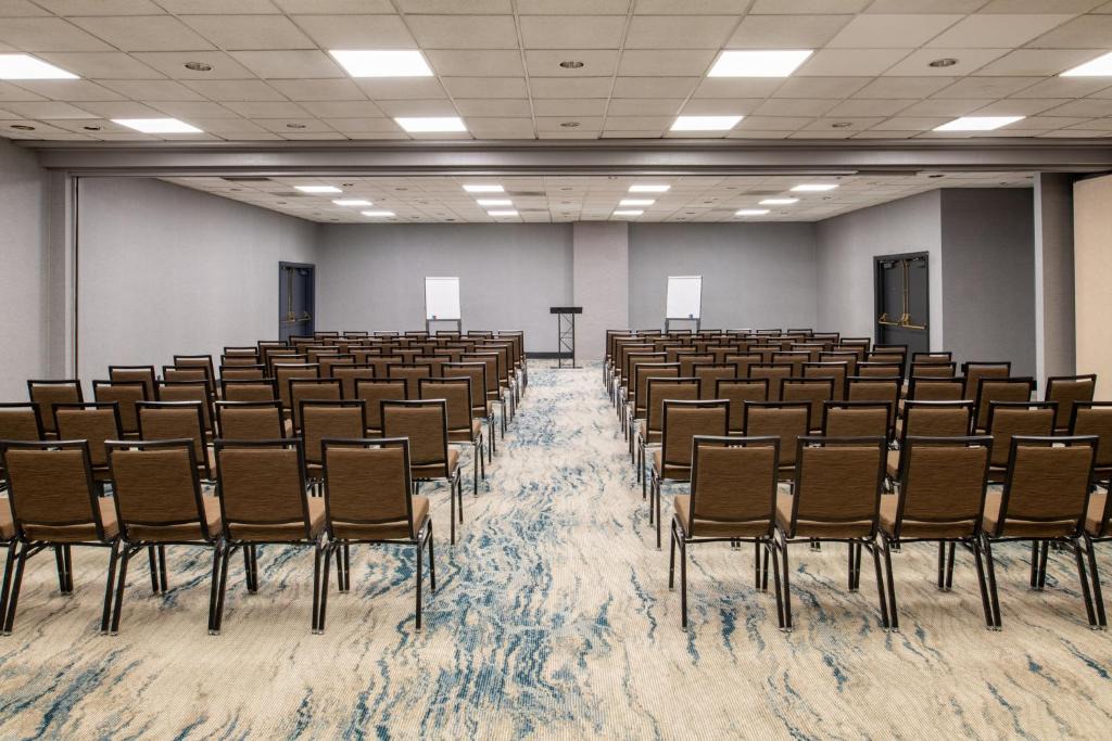 Hayden Island Hotel | Holiday Inn Portland - Columbia Riverfront by IHG