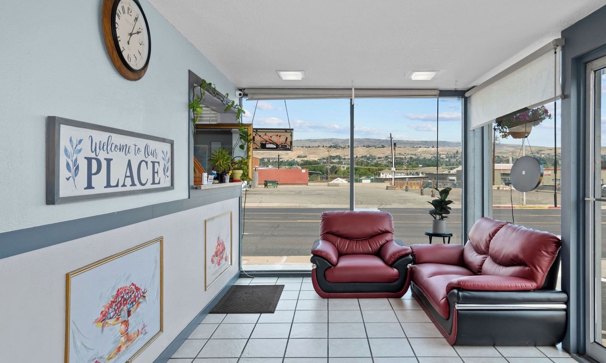 Wenatchee Hotel | Holiday Lodge
