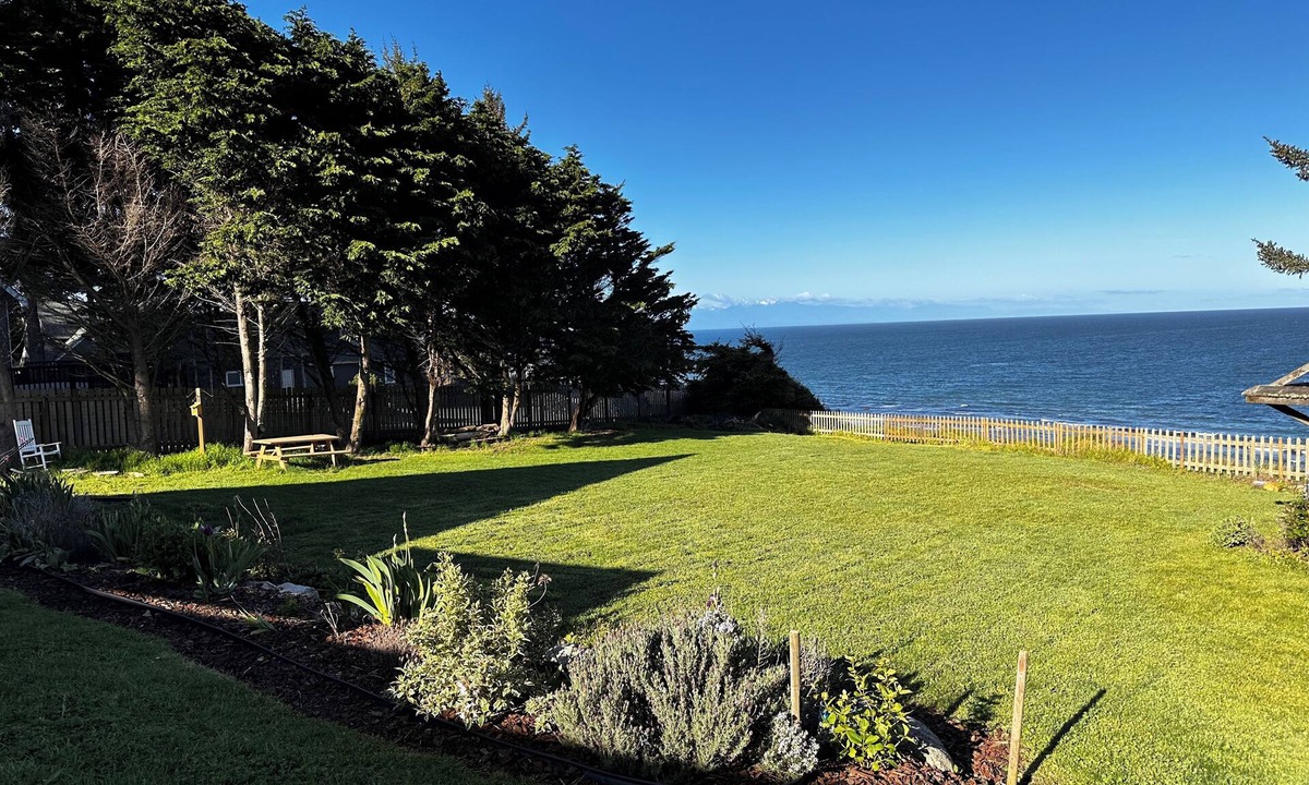 Oak Harbor Apartment | Home Away From Home… for you and for your pets!