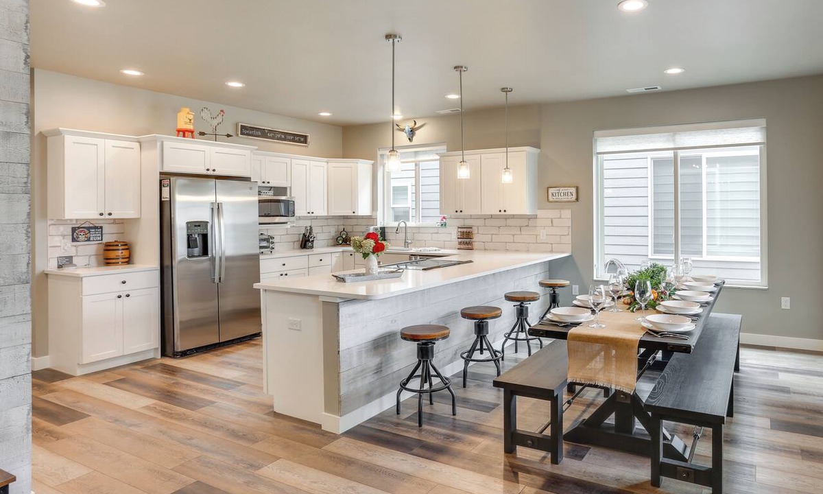 Spearfish Cottage | Home Base for Final Rally Weekend w/Heated Garage
