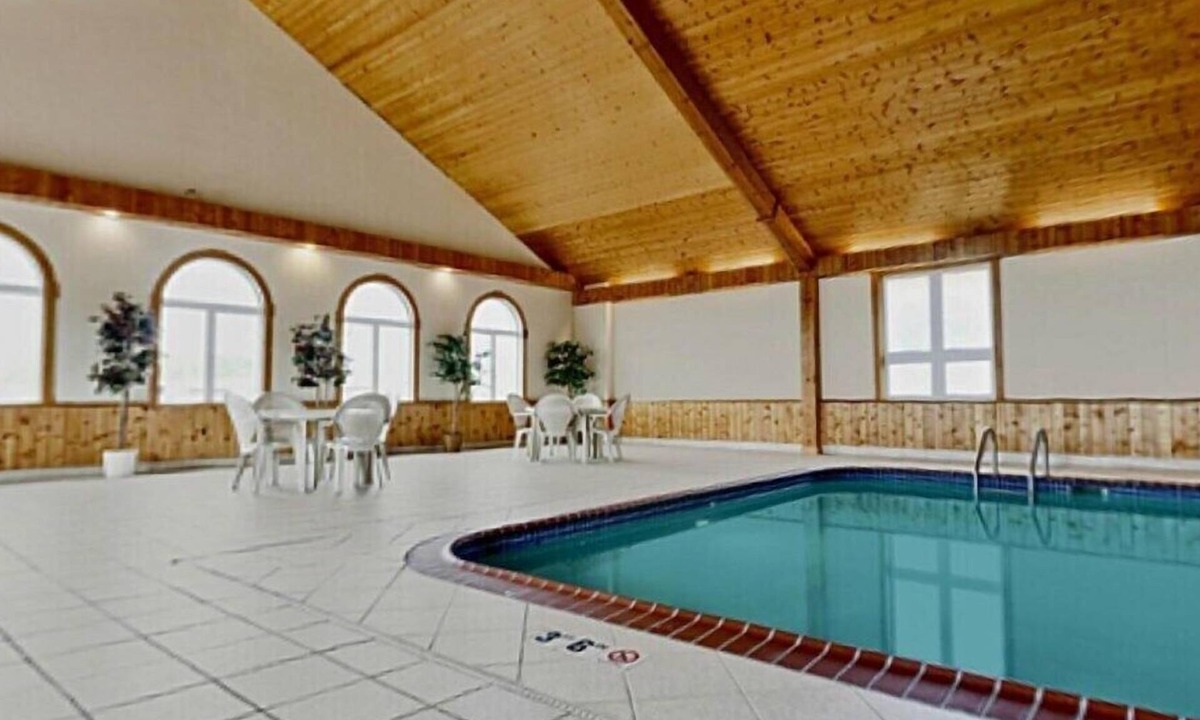 Thief River Falls Hotel | Home Suites