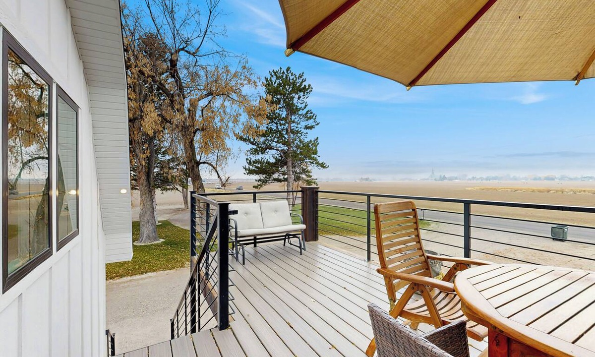 Burley Cottage | Home w/Farmstyle Loft & Views, Mins to Dtwn