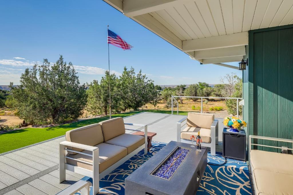 Farmington House | Home w/Views & Fire Pit, 10 Mi to Aztec Ruins!