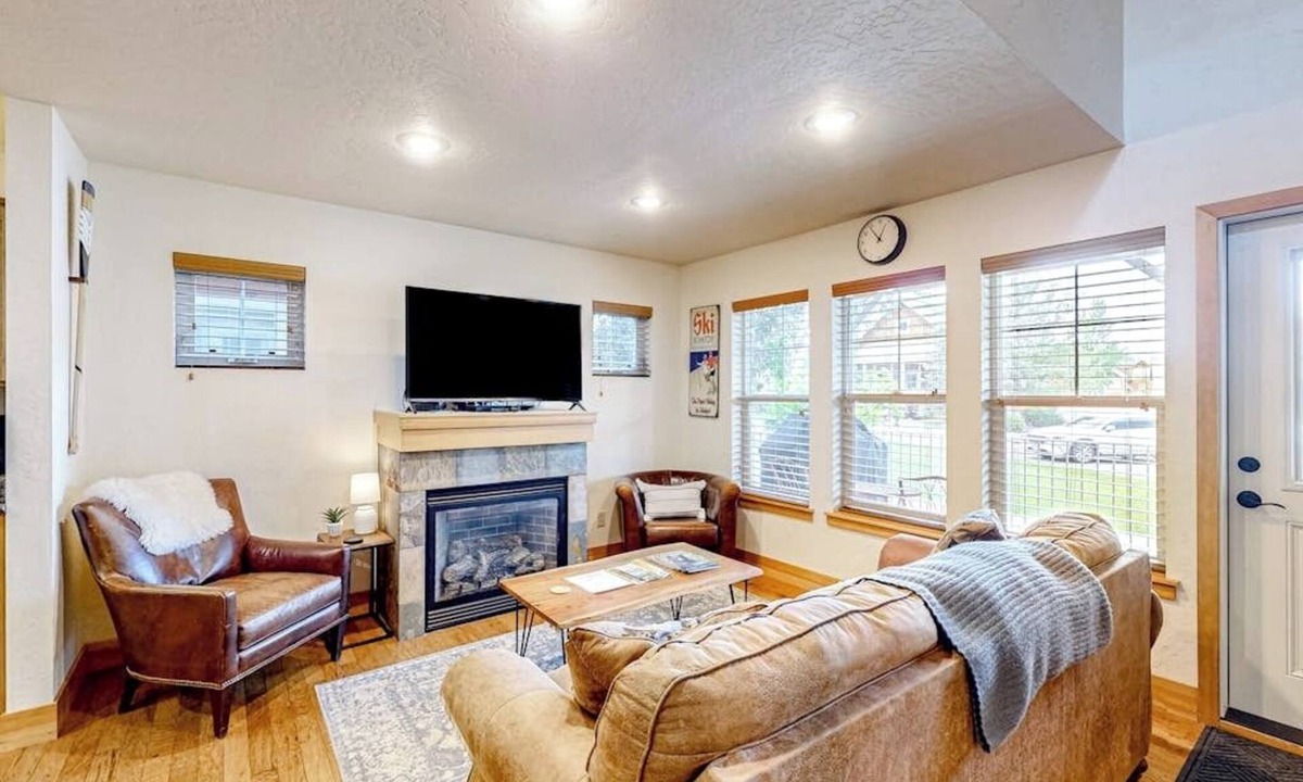 Dover Bay House | Home with patio, grill, fireplace, streaming, washer/dryer & AC