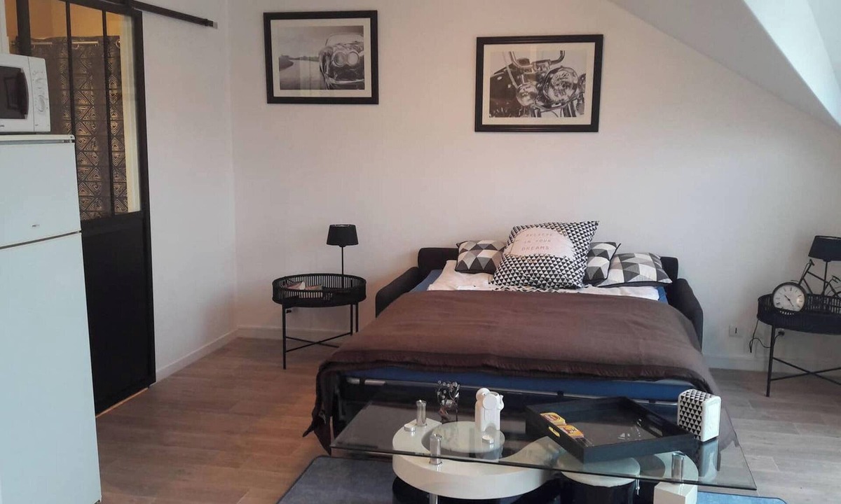 Petit Margny Apartment | Homerez - Central Studio Compiègne
