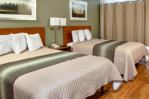 Salem Hotel | HomeTowne Studios by Red Roof Salem, OR