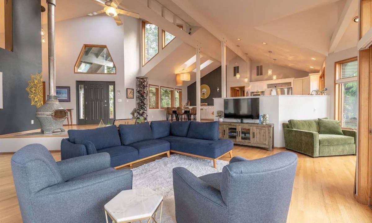 Silverdale House | Hood Canal Waterfront Group Retreat