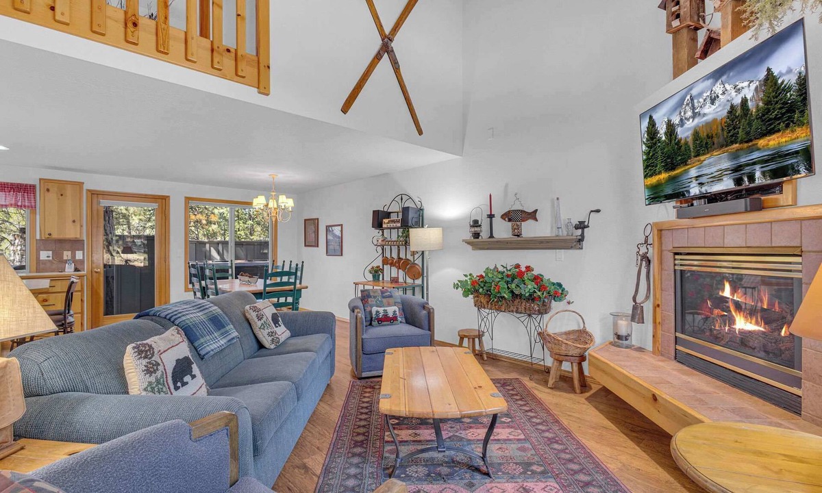 Sunriver House | Hot tub, AC, Family Friendly, great location!
