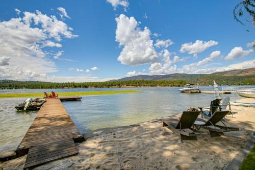 Tumtum House | Hot Tub, Deck & Mtn Views: Nine Mile Falls Duplex