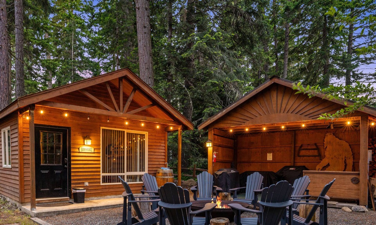Cle Elum Cabin | Hot Tub, Game Room & EV Charger Cabin