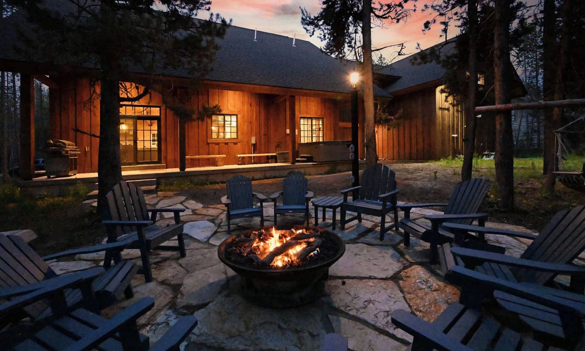 Island Park Cabin | Hot Tub & Indoor Slide - 25 Miles to Yellowstone