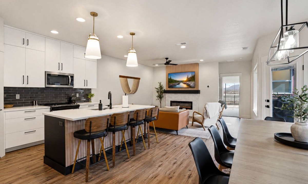 Cascade House | Hot Tub | Lake Cascade/Payette River | King Beds