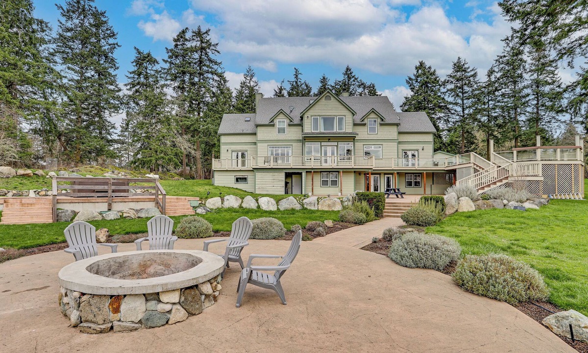 Friday Harbor House | Hot Tub & Pond View! Private Friday Harbor Retreat